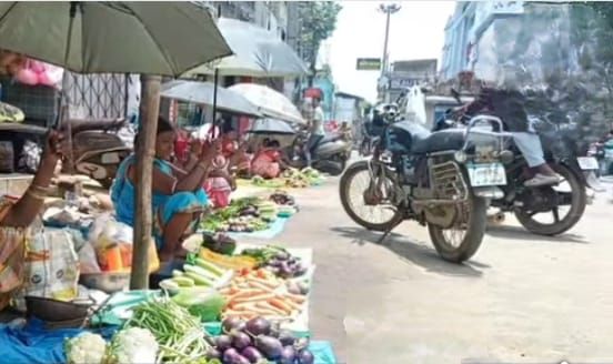 ଜୟପୁରରେ ମେନରୋଡ଼ରେ ପରିବା ବିକ୍ରି ପଛରେ ଦଲାଲ ଚକ୍ର, ଟ୍ରାଫିକ ସୁଧାର ଅଭିଯାନକୁ ବାଧା